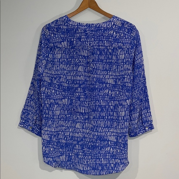 ELLIE KAI 100% Silk 3/4 Sleeve V-Neck Blouse Tunic Patterned Blue Womens 10 - Picture 9 of 9